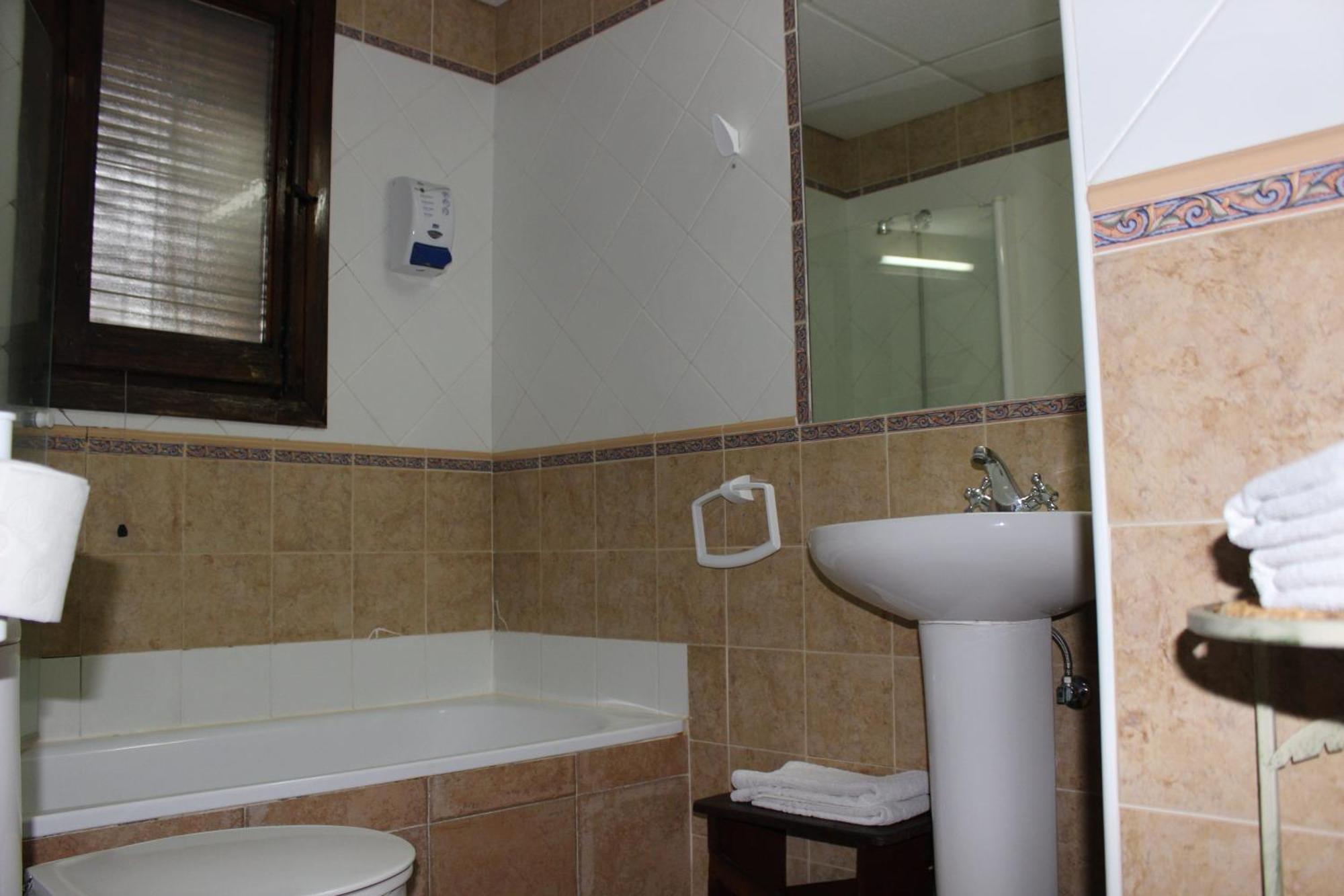 Torrejón el Rubio Apartamentos De Astroturismo La Canada מראה חיצוני תמונה